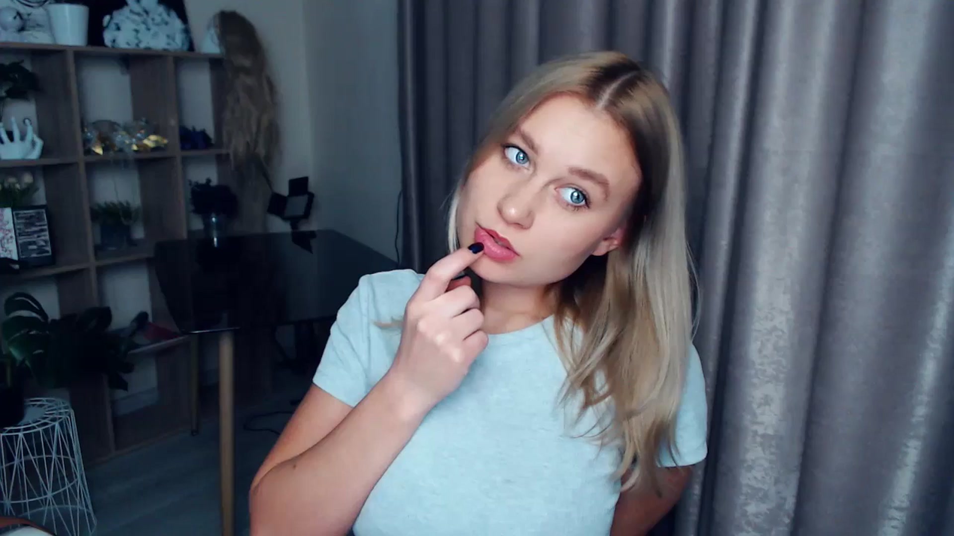 Gallery image thumbnail from Kukla_kolduna's myfreecams stream on, 12/12/2025, 19:06 image 16 of 20