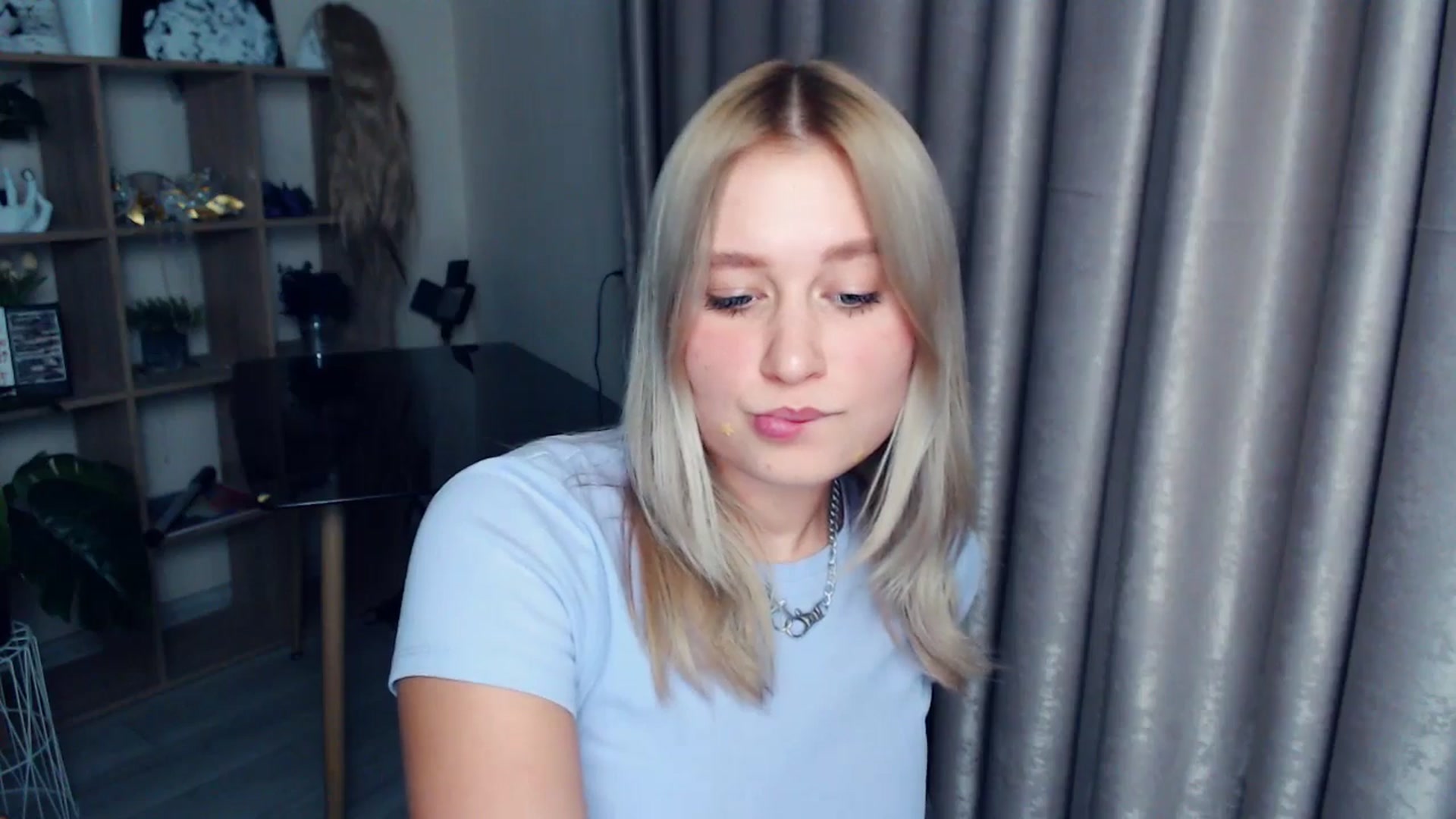 Gallery image thumbnail from Kukla_kolduna's myfreecams stream on, 12/13/2025, 17:45 image 14 of 20