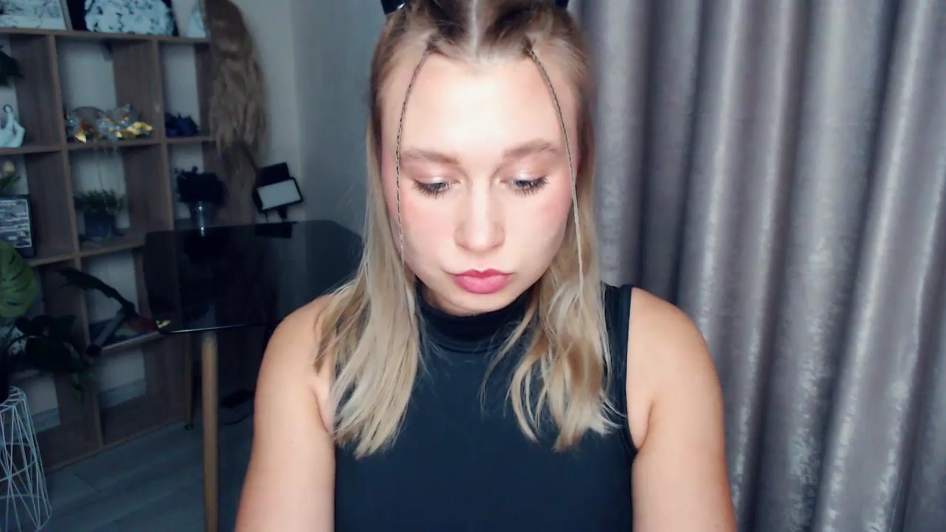 Gallery image thumbnail from Kukla_kolduna's myfreecams stream on, 12/17/2025, 17:18 image 20 of 20