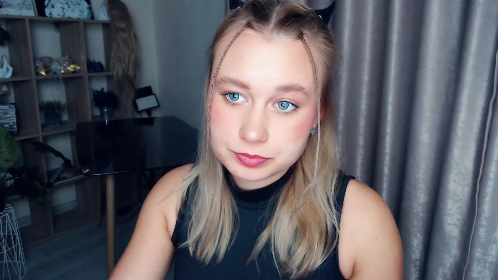 Gallery image thumbnail from Kukla_kolduna's myfreecams stream on, 12/17/2025, 17:18 image 8 of 20