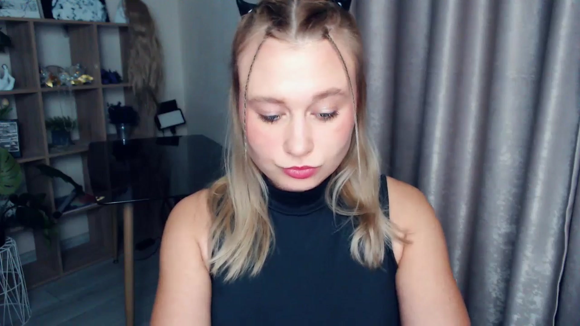 Gallery image thumbnail from Kukla_kolduna's myfreecams stream on, 12/17/2025, 17:18 image 18 of 20