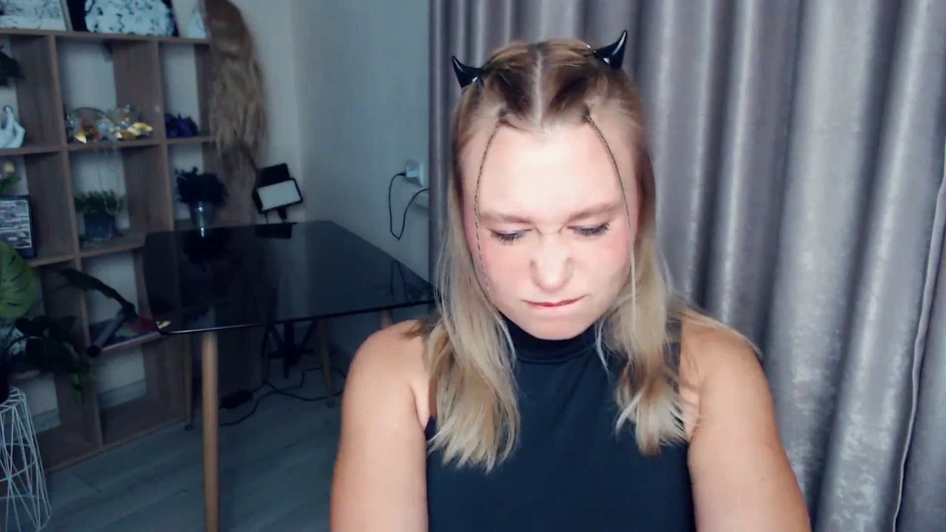 Gallery image thumbnail from Kukla_kolduna's myfreecams stream on, 12/17/2025, 17:18 image 11 of 20