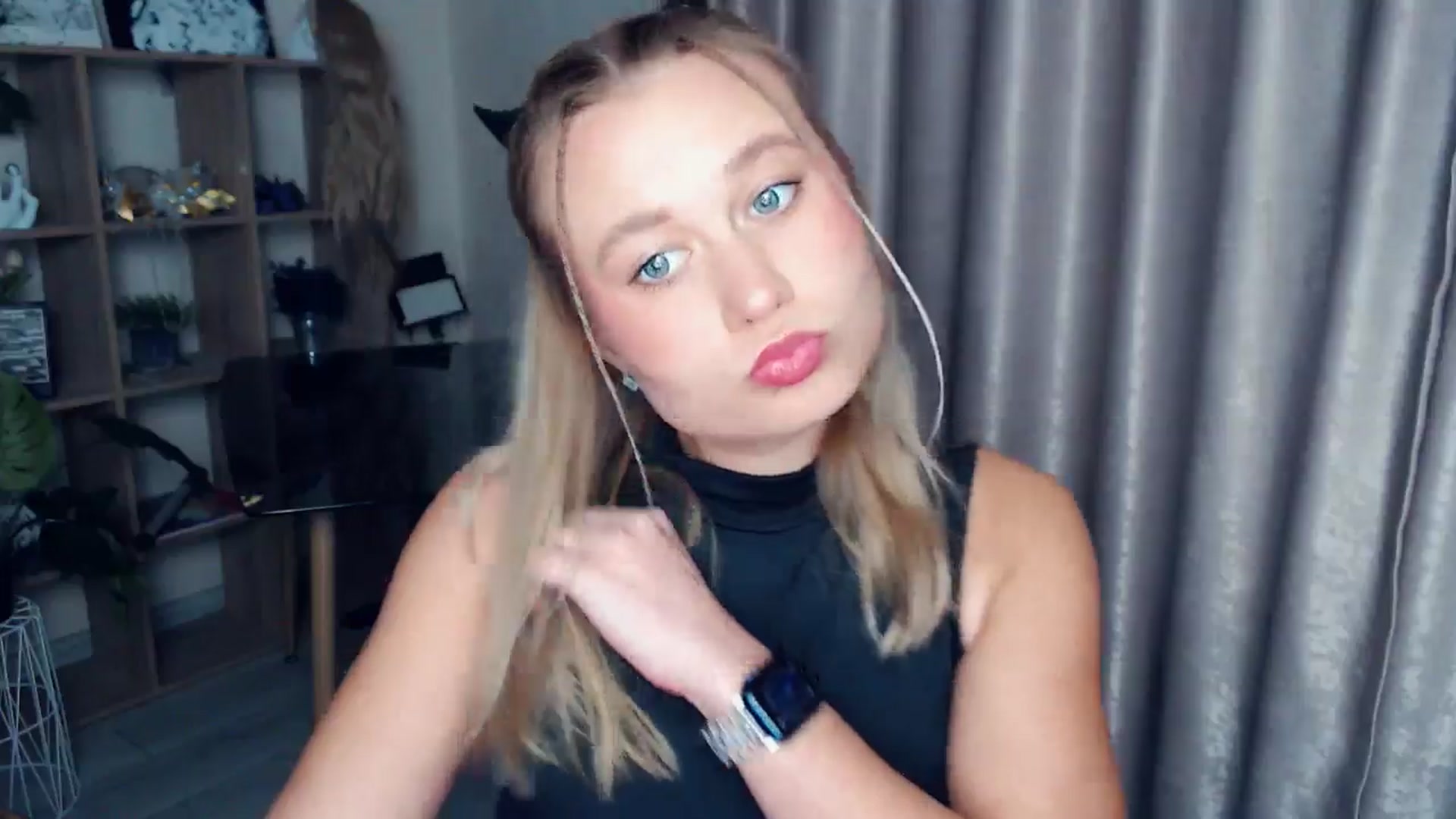 Gallery image thumbnail from Kukla_kolduna's myfreecams stream on, 12/17/2025, 17:18 image 4 of 20
