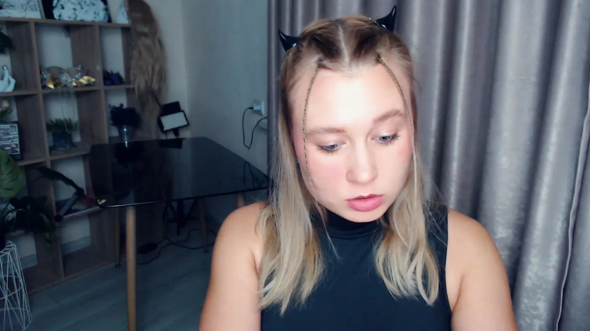 Gallery image thumbnail from Kukla_kolduna's myfreecams stream on, 12/17/2025, 17:18 image 15 of 20