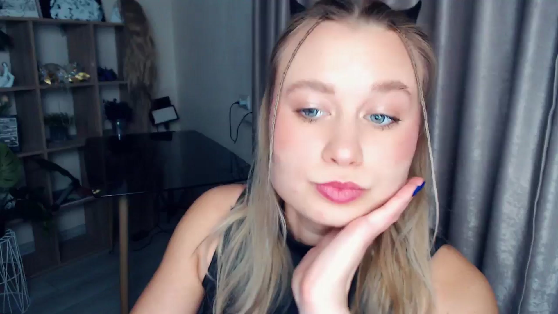 Gallery image thumbnail from Kukla_kolduna's myfreecams stream on, 12/17/2025, 17:18 image 7 of 20