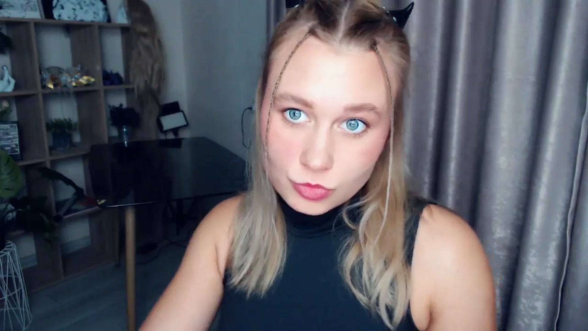 Gallery image thumbnail from Kukla_kolduna's myfreecams stream on, 12/17/2025, 17:18 image 14 of 20