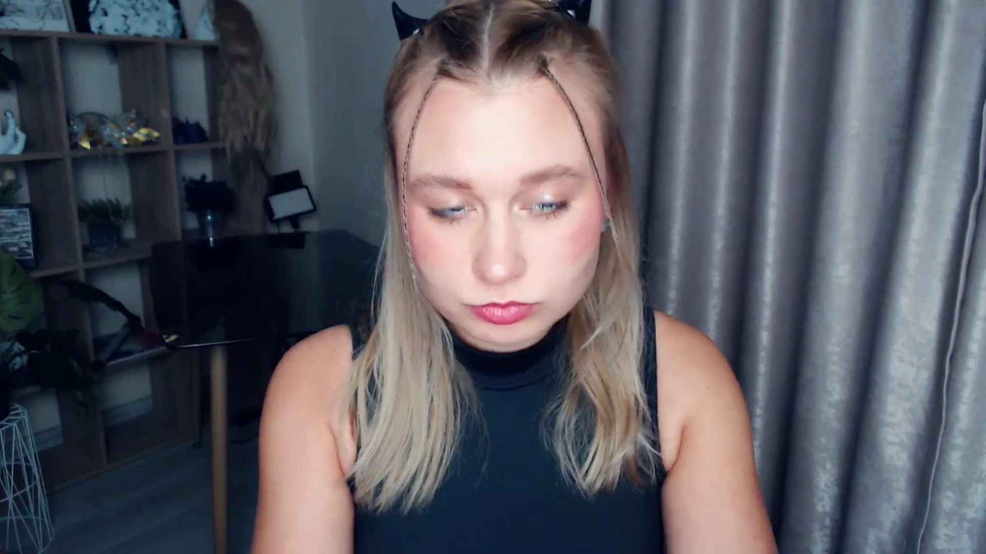 Gallery image thumbnail from Kukla_kolduna's myfreecams stream on, 12/17/2025, 17:18 image 5 of 20