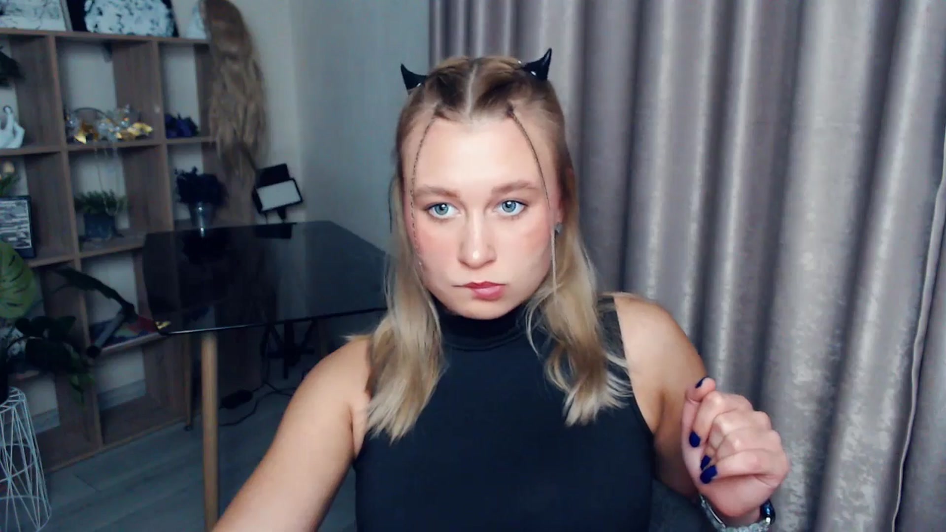 Gallery image thumbnail from Kukla_kolduna's myfreecams stream on, 12/17/2025, 17:18 image 12 of 20
