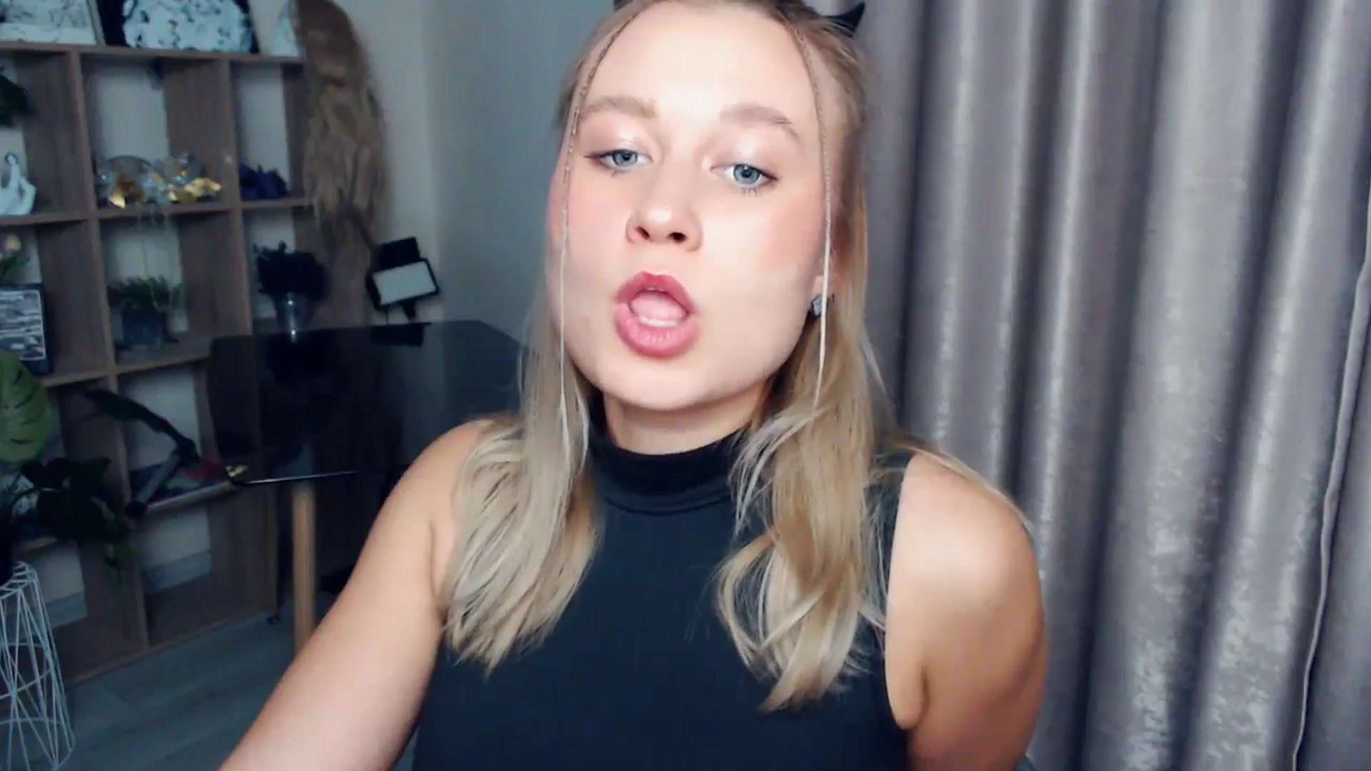 Gallery image thumbnail from Kukla_kolduna's myfreecams stream on, 12/17/2025, 17:18 image 13 of 20