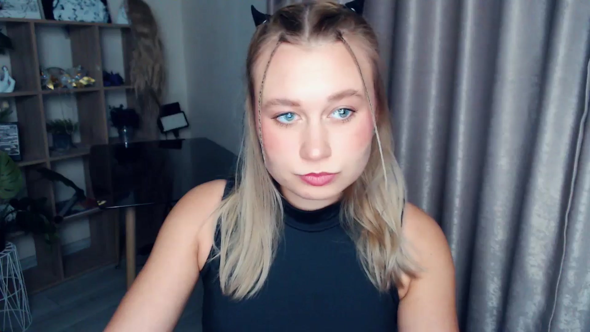 Gallery image thumbnail from Kukla_kolduna's myfreecams stream on, 12/17/2025, 17:18 image 6 of 20