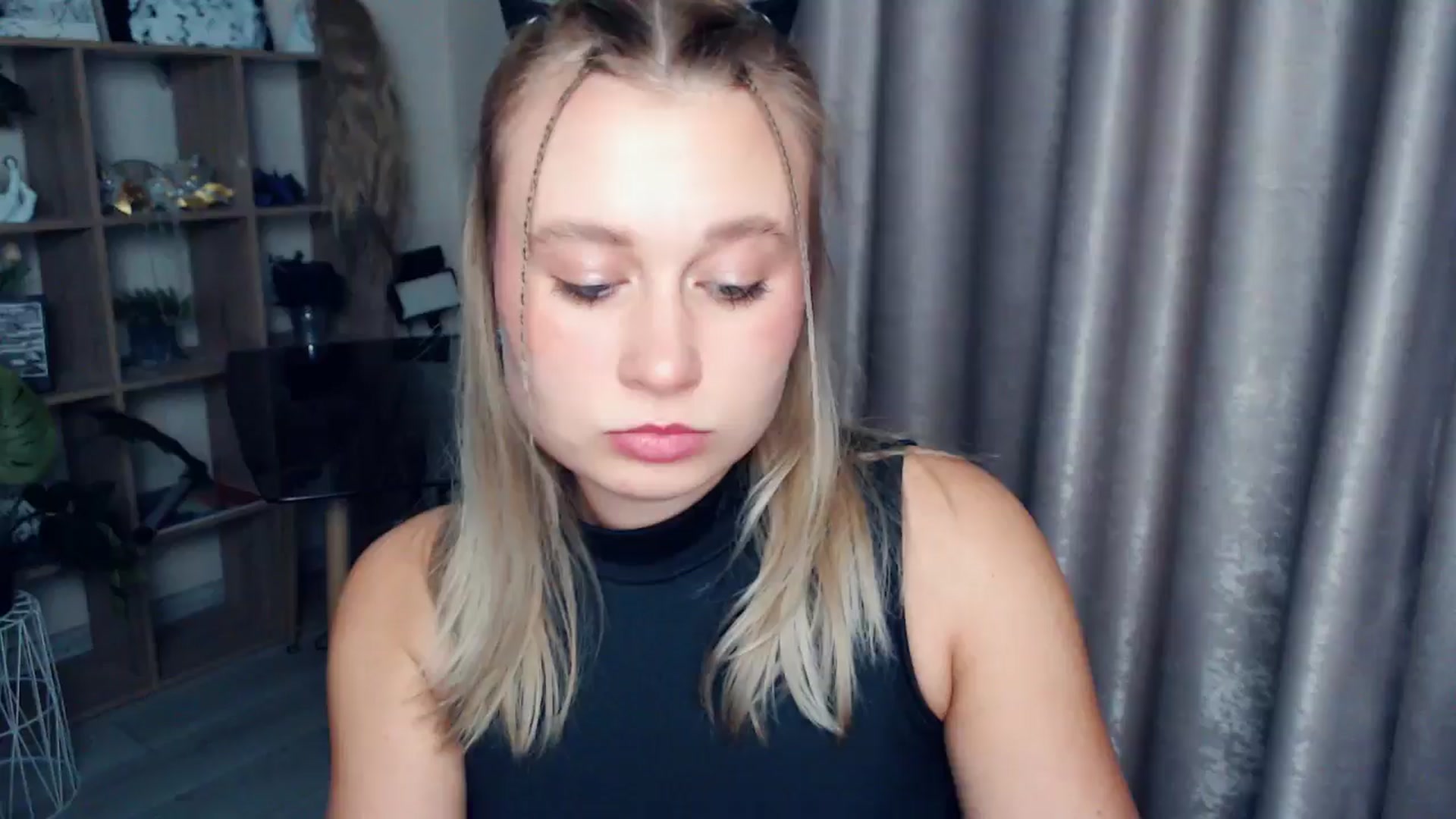 Gallery image thumbnail from Kukla_kolduna's myfreecams stream on, 12/17/2025, 18:01 image 9 of 20