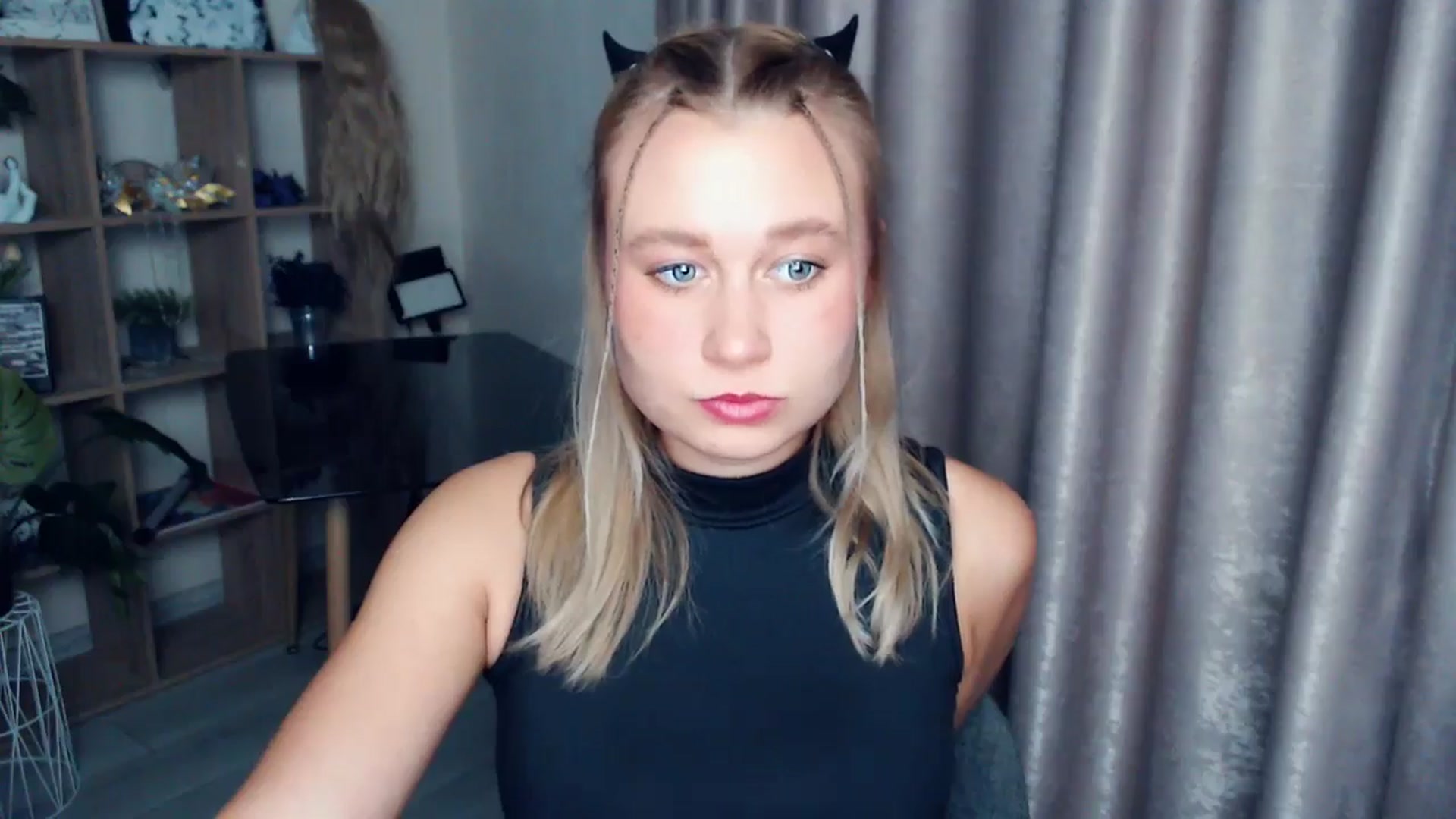 Gallery image thumbnail from Kukla_kolduna's myfreecams stream on, 12/17/2025, 18:01 image 2 of 20