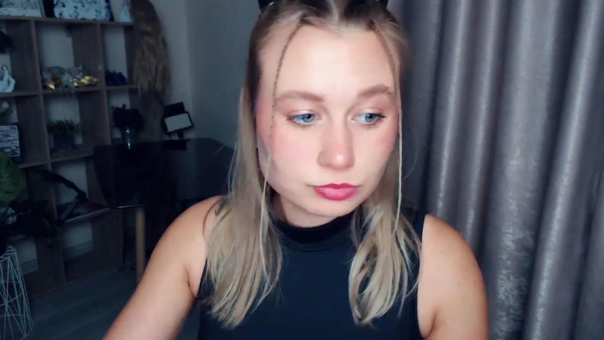 Gallery image thumbnail from Kukla_kolduna's myfreecams stream on, 12/17/2025, 18:01 image 5 of 20