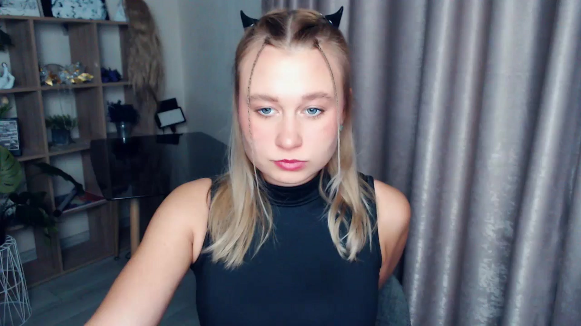 Gallery image thumbnail from Kukla_kolduna's myfreecams stream on, 12/17/2025, 18:01 image 1 of 20