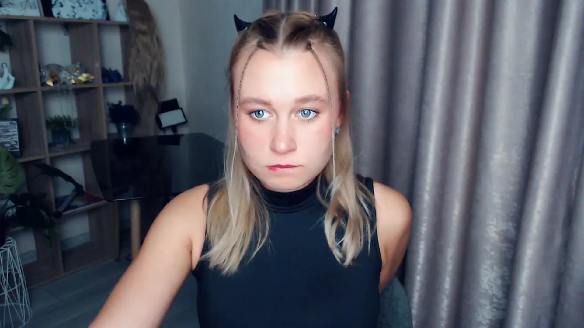 Gallery image thumbnail from Kukla_kolduna's myfreecams stream on, 12/17/2025, 18:01 image 4 of 20