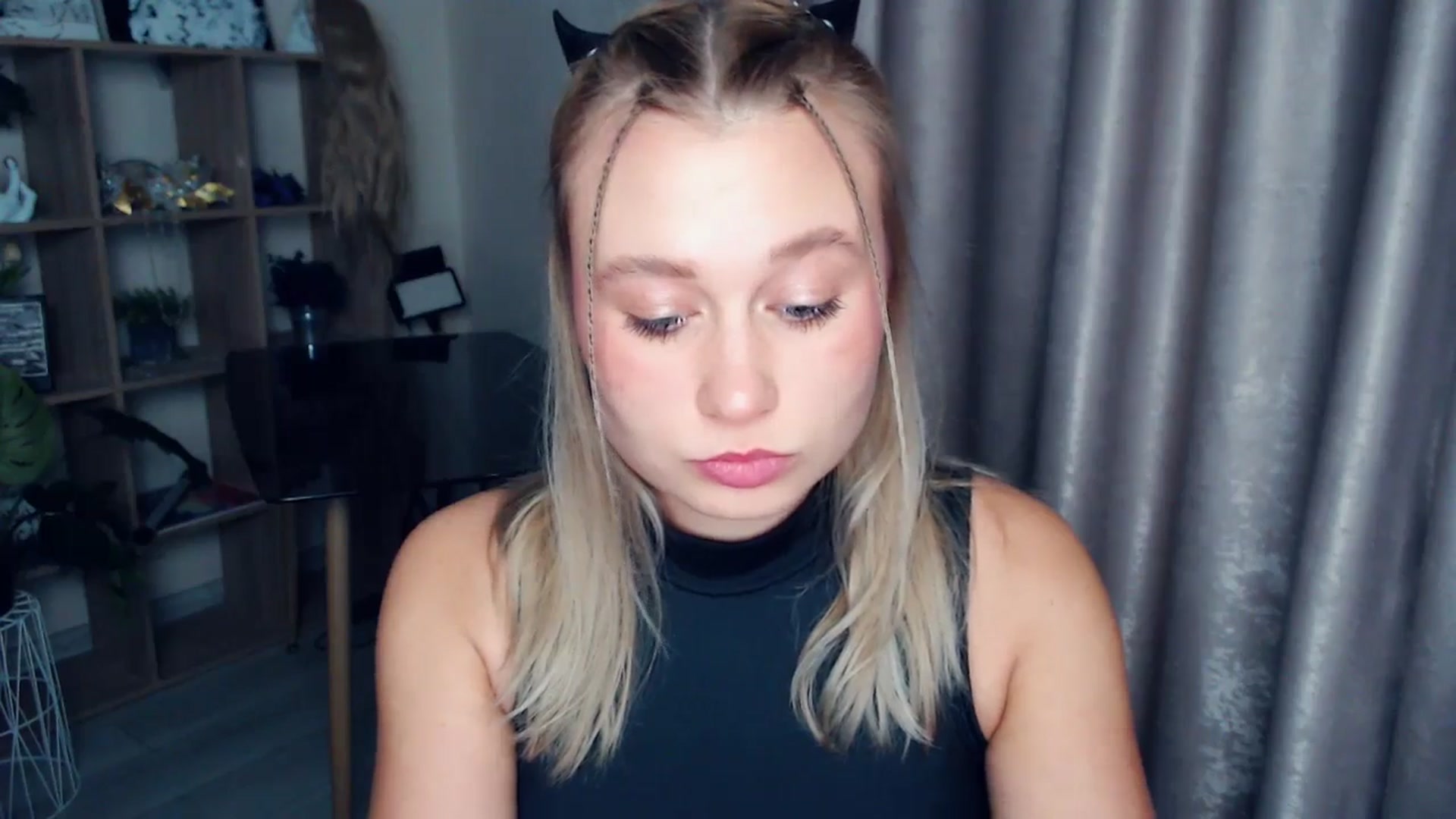 Gallery image thumbnail from Kukla_kolduna's myfreecams stream on, 12/17/2025, 18:01 image 19 of 20