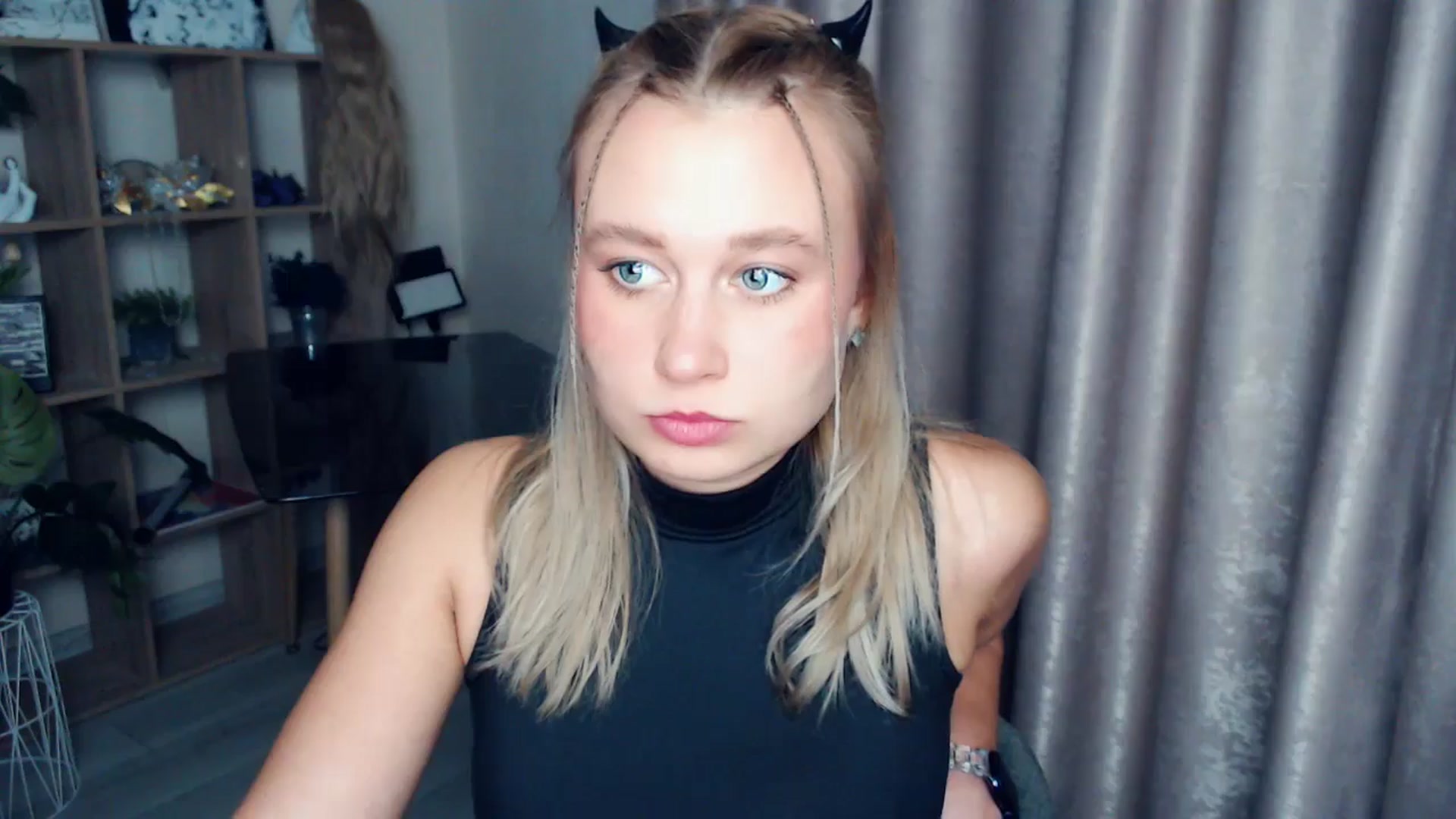 Gallery image thumbnail from Kukla_kolduna's myfreecams stream on, 12/17/2025, 18:01 image 11 of 20