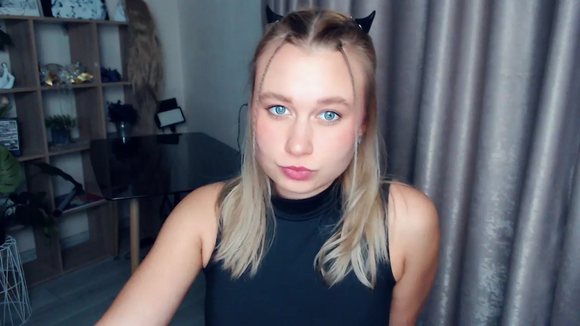 Gallery image thumbnail from Kukla_kolduna's myfreecams stream on, 12/17/2025, 18:01 image 14 of 20