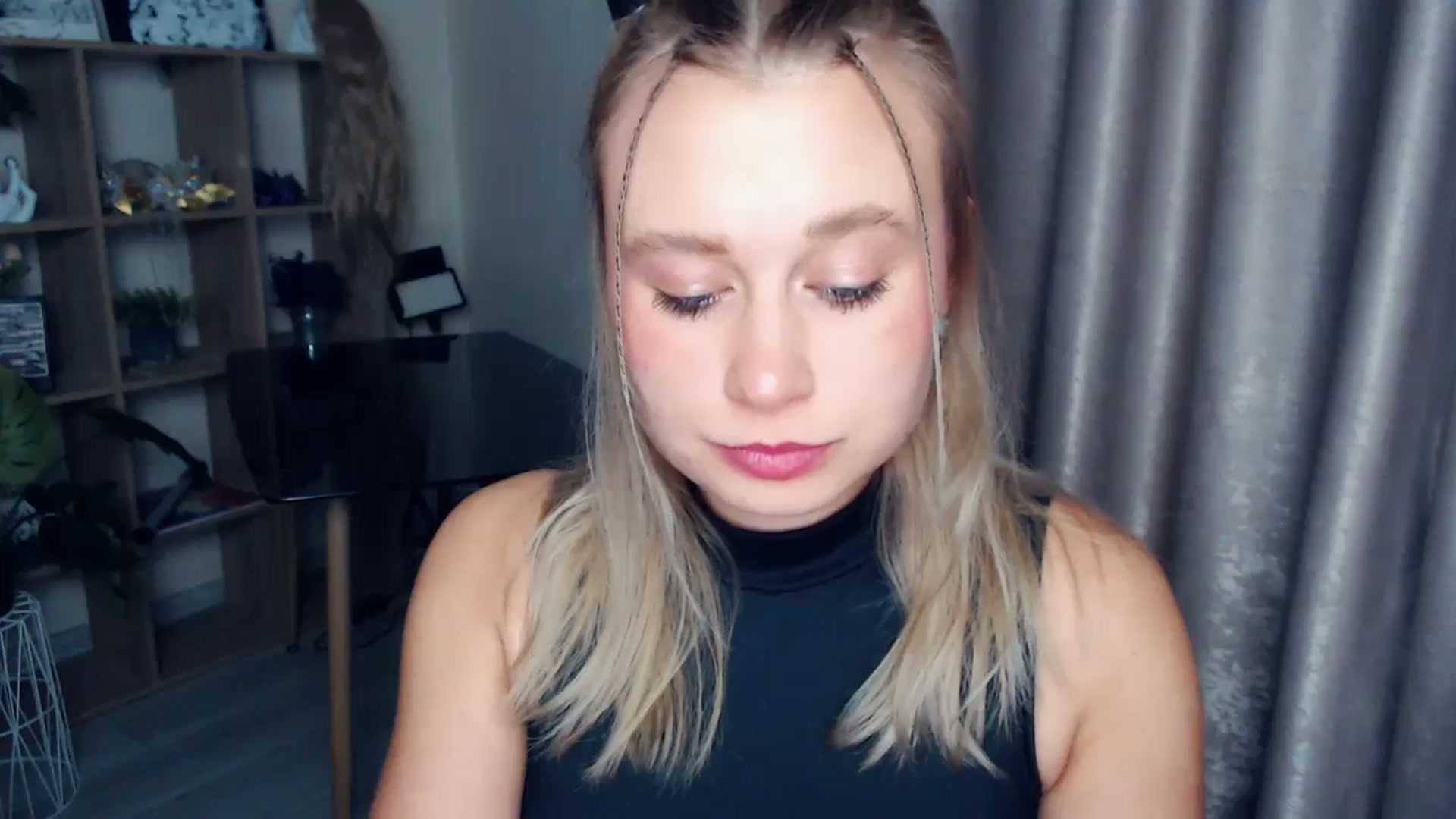 Gallery image thumbnail from Kukla_kolduna's myfreecams stream on, 12/17/2025, 18:01 image 7 of 20