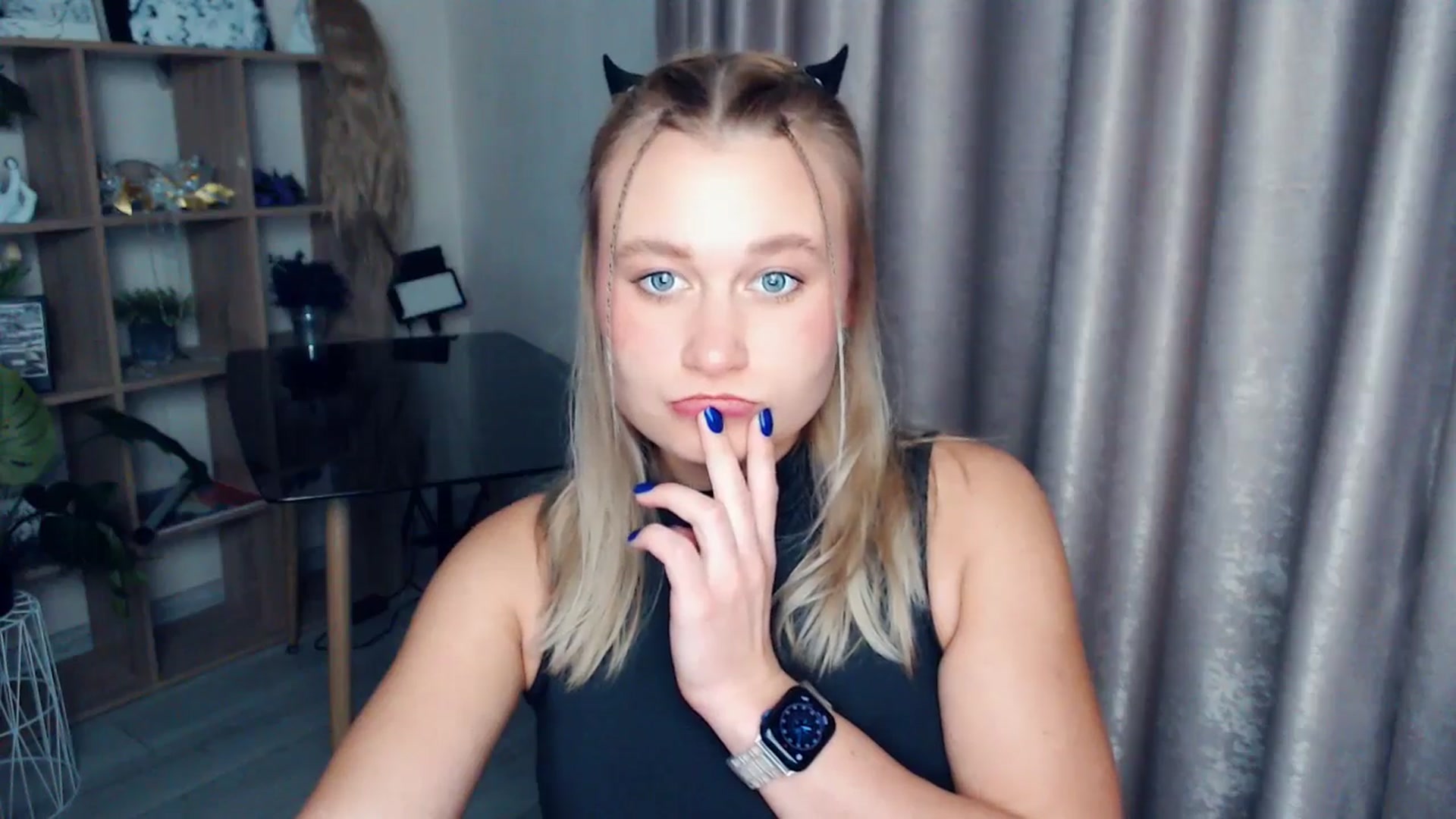 Gallery image thumbnail from Kukla_kolduna's myfreecams stream on, 12/17/2025, 18:01 image 16 of 20