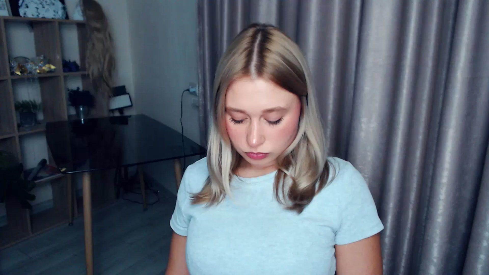 Gallery image thumbnail from Kukla_kolduna's myfreecams stream on, 12/18/2025, 17:11 image 5 of 20
