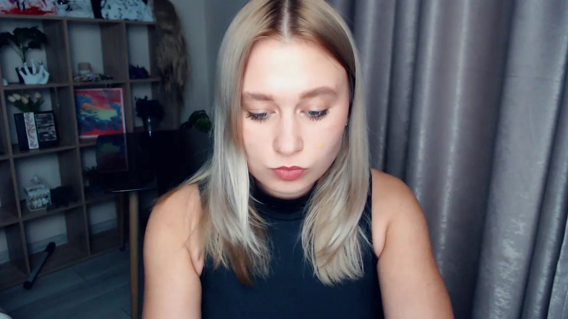 Gallery image thumbnail from Kukla_kolduna's myfreecams stream on, 12/21/2025, 17:35 image 13 of 20