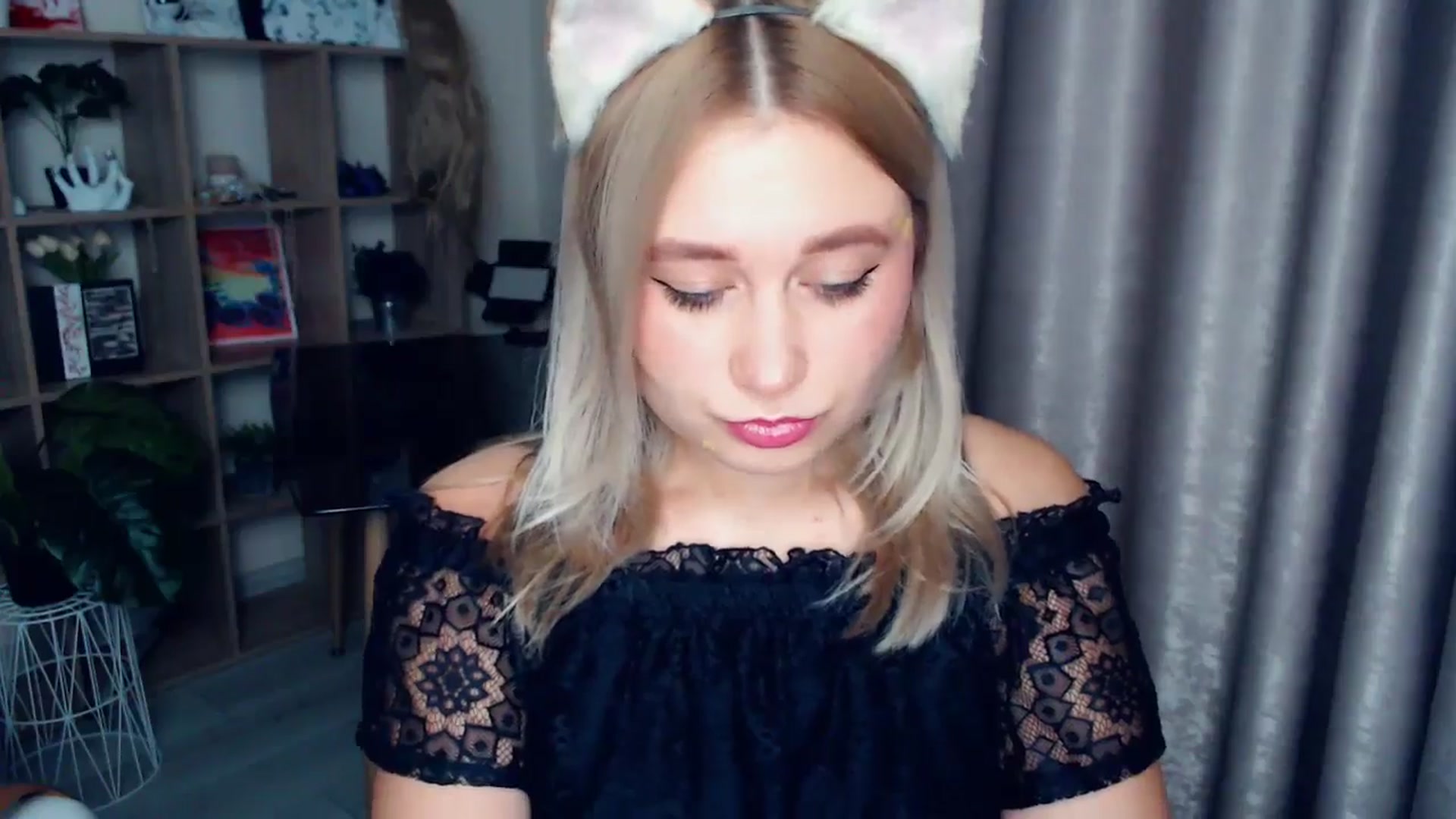 Gallery image thumbnail from Kukla_kolduna's myfreecams stream on, 12/25/2025, 16:43 image 12 of 20