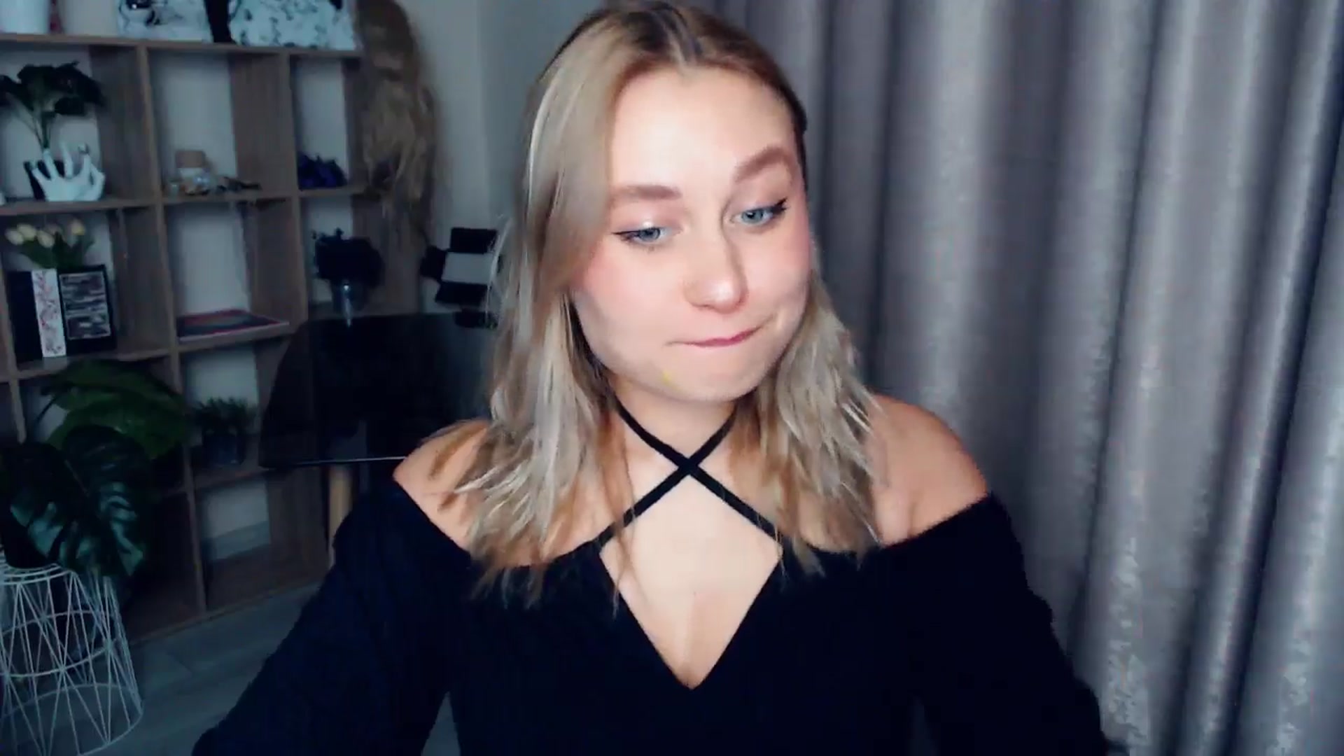 Gallery image thumbnail from Kukla_kolduna's myfreecams stream on, 12/26/2025, 16:36 image 12 of 20