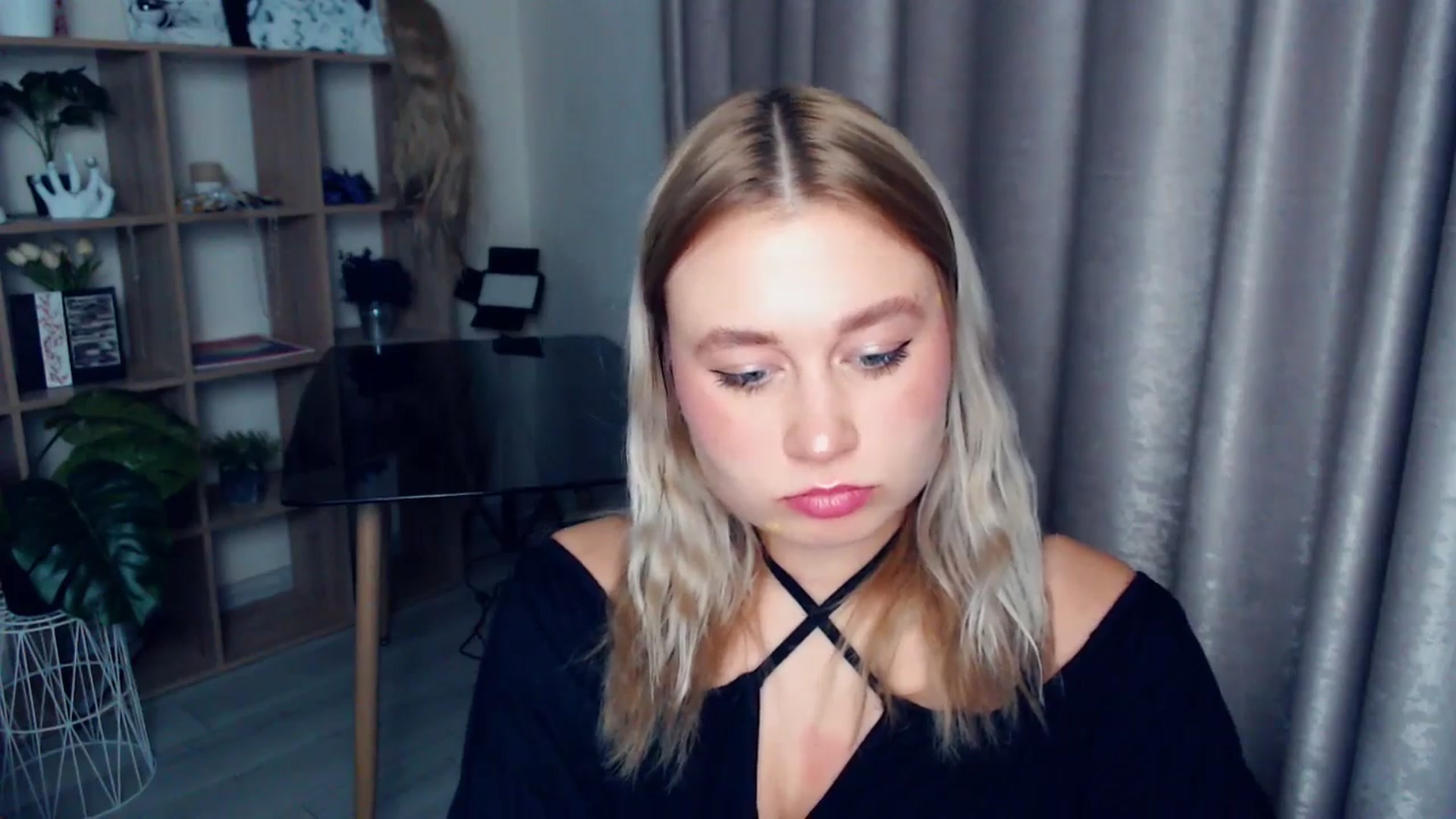 Gallery image thumbnail from Kukla_kolduna's myfreecams stream on, 12/26/2025, 16:36 image 3 of 20