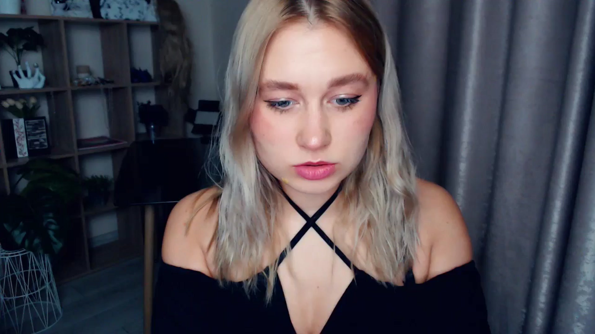 Gallery image thumbnail from Kukla_kolduna's myfreecams stream on, 12/26/2025, 16:36 image 17 of 20