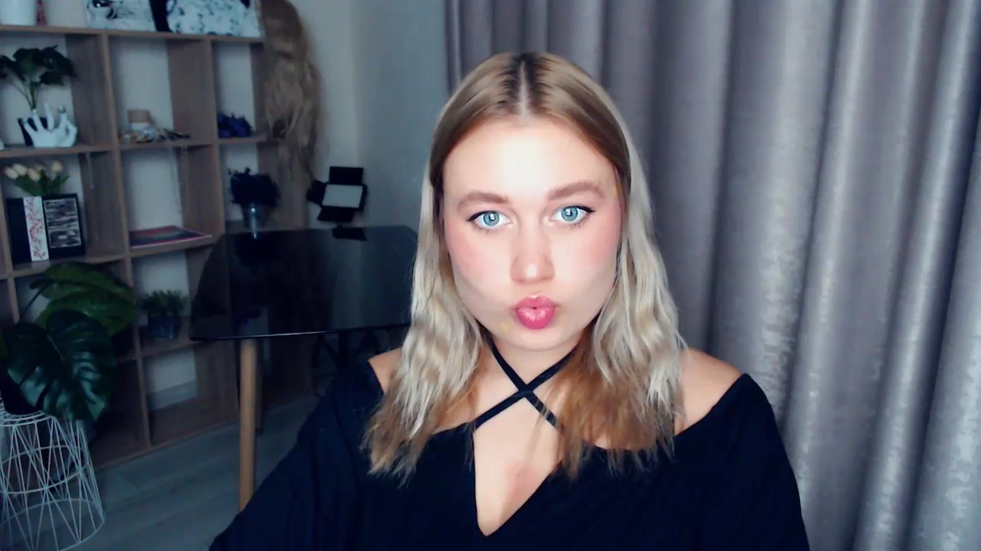 Gallery image thumbnail from Kukla_kolduna's myfreecams stream on, 12/26/2025, 16:36 image 2 of 20