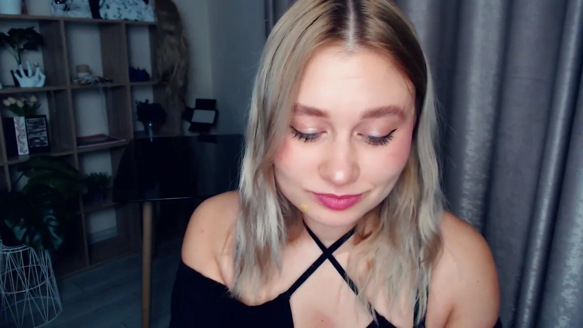 Gallery image thumbnail from Kukla_kolduna's myfreecams stream on, 12/26/2025, 16:36 image 10 of 20