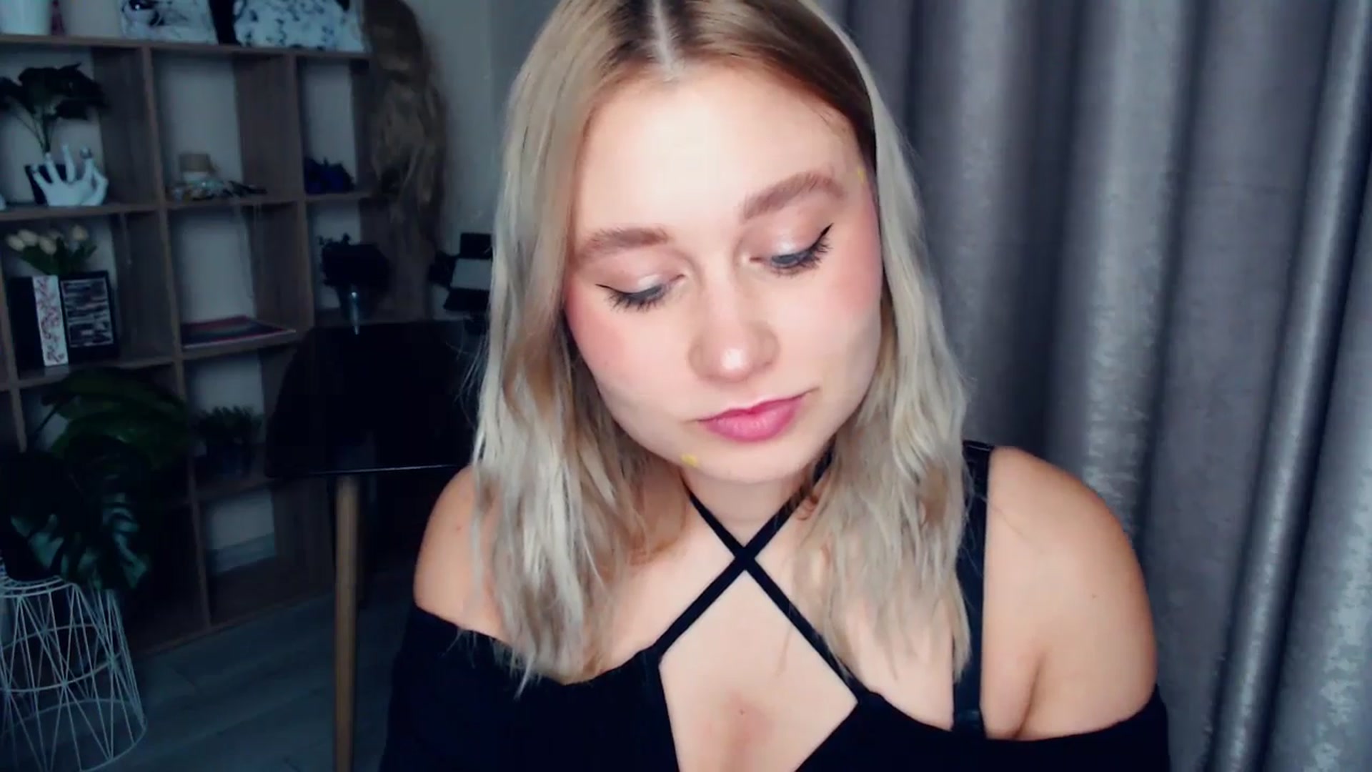 Gallery image thumbnail from Kukla_kolduna's myfreecams stream on, 12/26/2025, 16:36 image 9 of 20