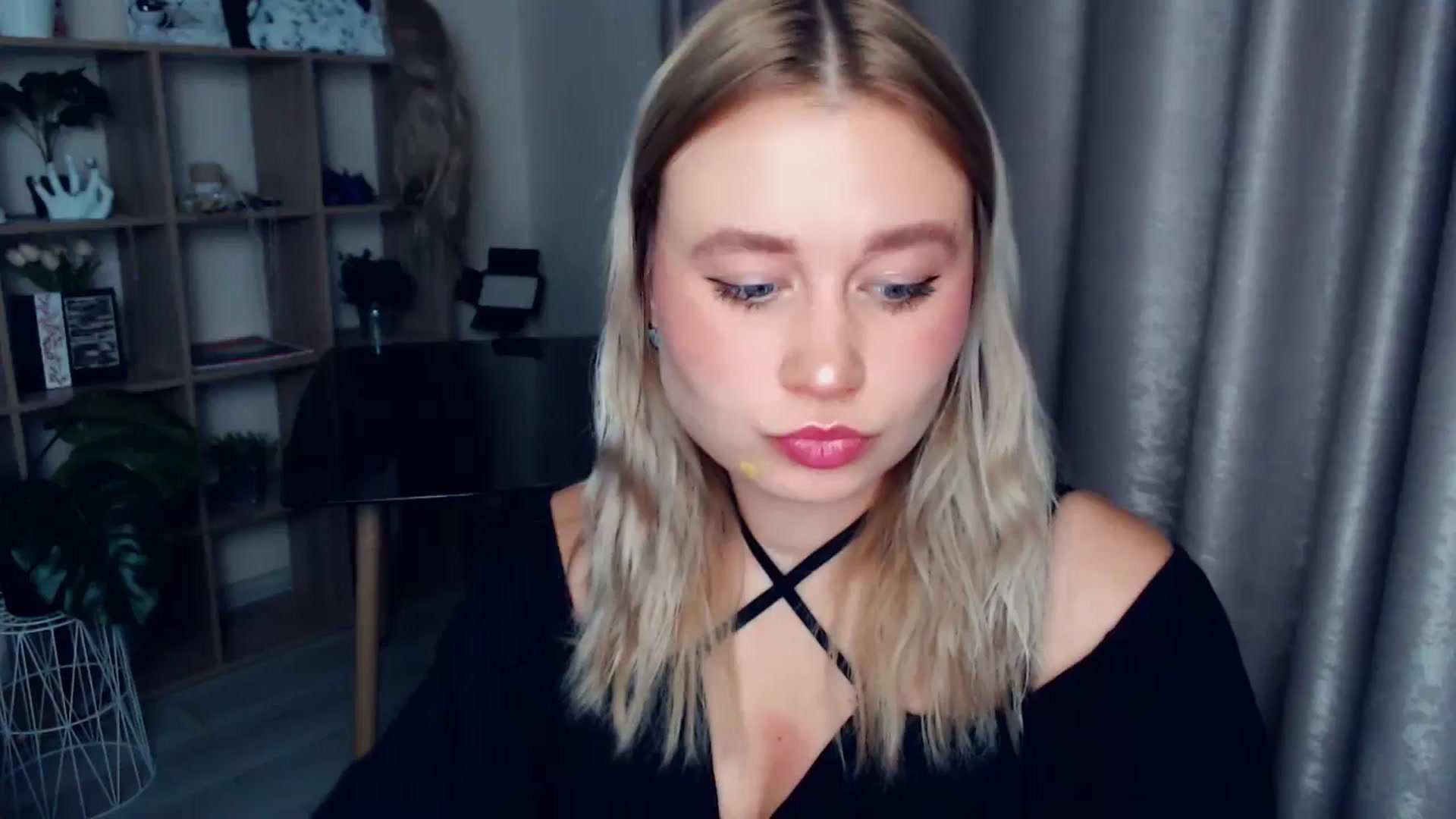 Gallery image thumbnail from Kukla_kolduna's myfreecams stream on, 12/26/2025, 16:36 image 1 of 20