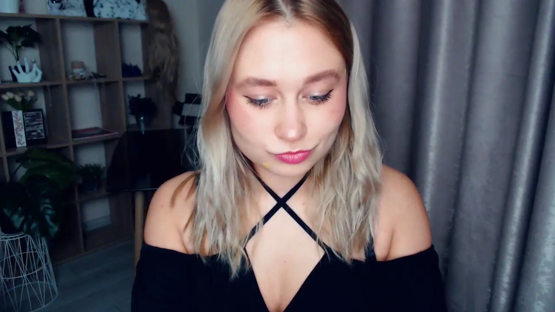 Gallery image thumbnail from Kukla_kolduna's myfreecams stream on, 12/26/2025, 16:36 image 15 of 20