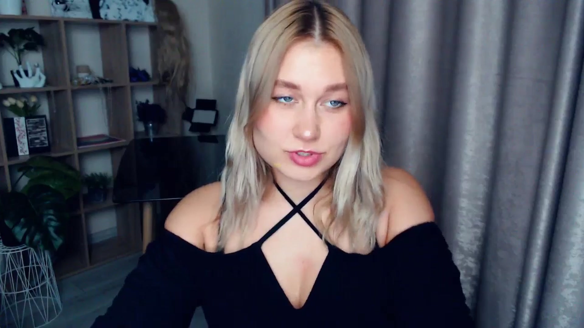 Gallery image thumbnail from Kukla_kolduna's myfreecams stream on, 12/26/2025, 16:36 image 7 of 20