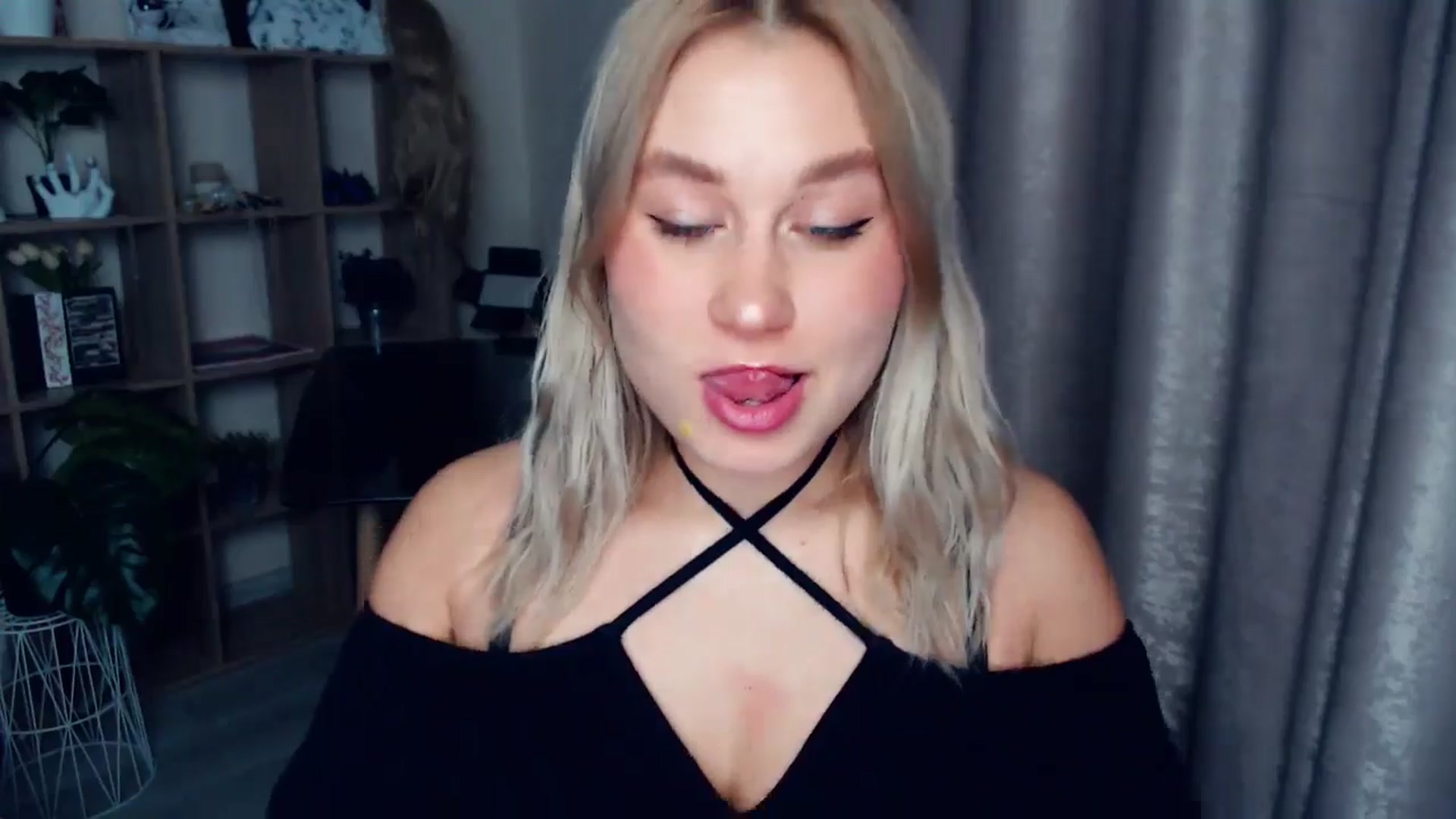 Gallery image thumbnail from Kukla_kolduna's myfreecams stream on, 12/26/2025, 16:36 image 6 of 20