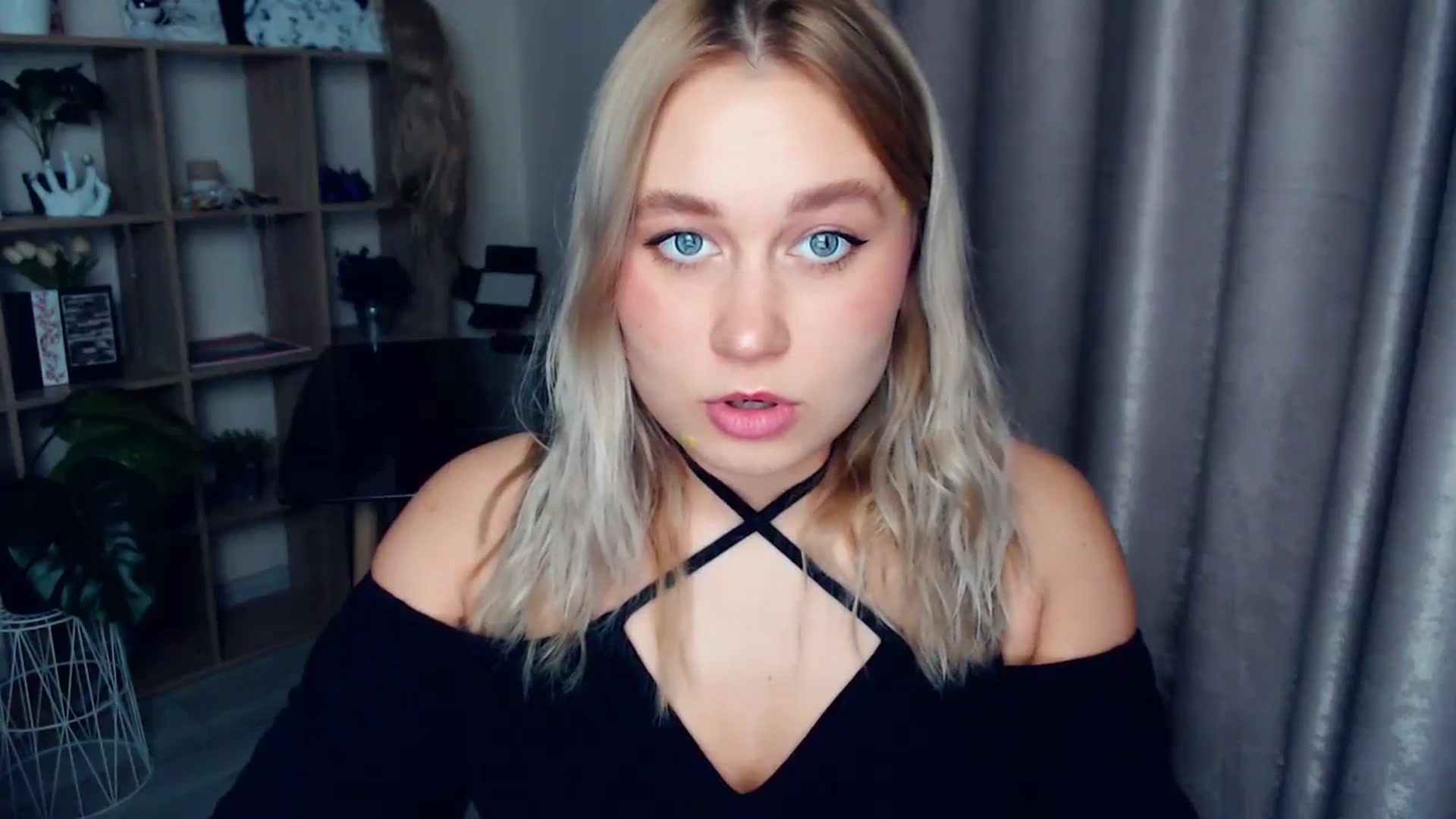 Gallery image thumbnail from Kukla_kolduna's myfreecams stream on, 12/26/2025, 16:36 image 18 of 20