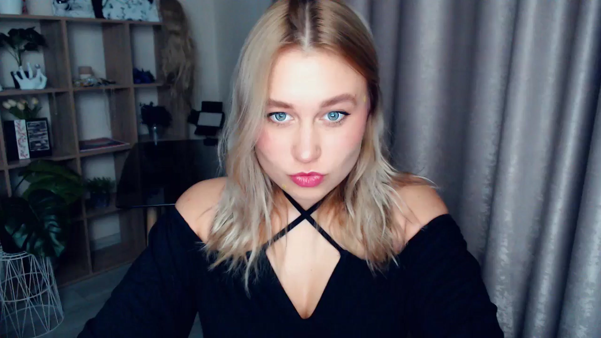 Gallery image thumbnail from Kukla_kolduna's myfreecams stream on, 12/26/2025, 16:36 image 14 of 20