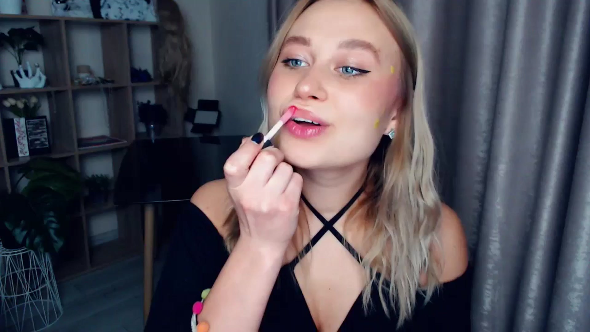 Gallery image thumbnail from Kukla_kolduna's myfreecams stream on, 12/26/2025, 16:36 image 13 of 20