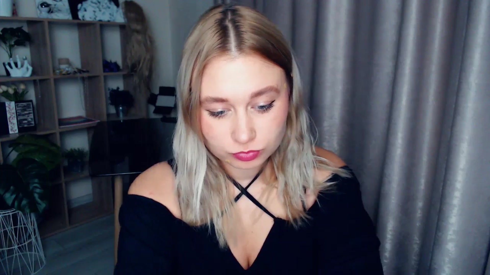 Gallery image thumbnail from Kukla_kolduna's myfreecams stream on, 12/26/2025, 19:01 image 9 of 20
