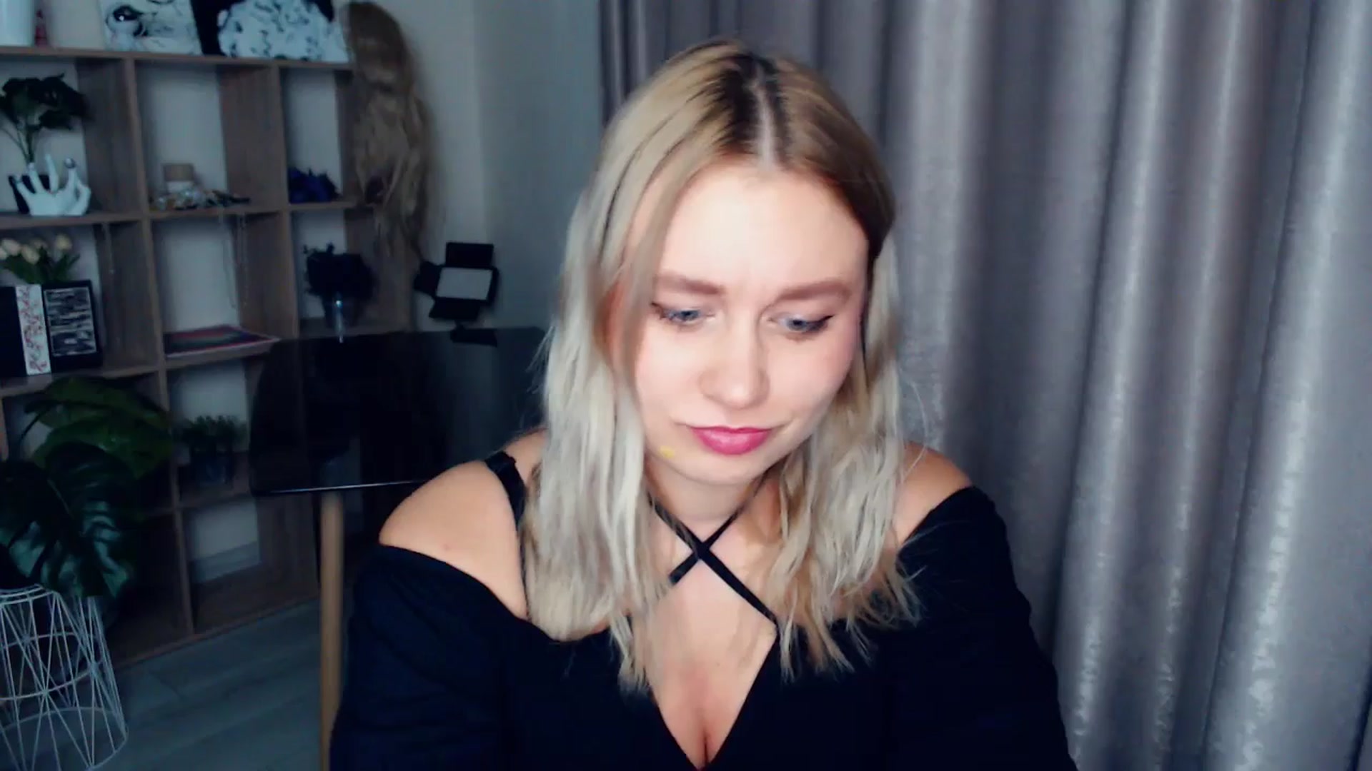 Gallery image thumbnail from Kukla_kolduna's myfreecams stream on, 12/26/2025, 19:01 image 11 of 20