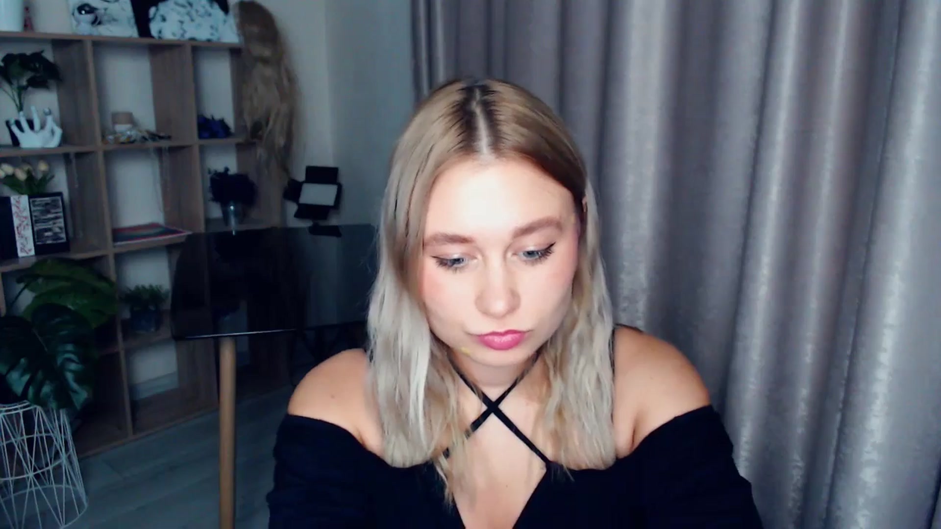 Gallery image thumbnail from Kukla_kolduna's myfreecams stream on, 12/26/2025, 19:01 image 19 of 20