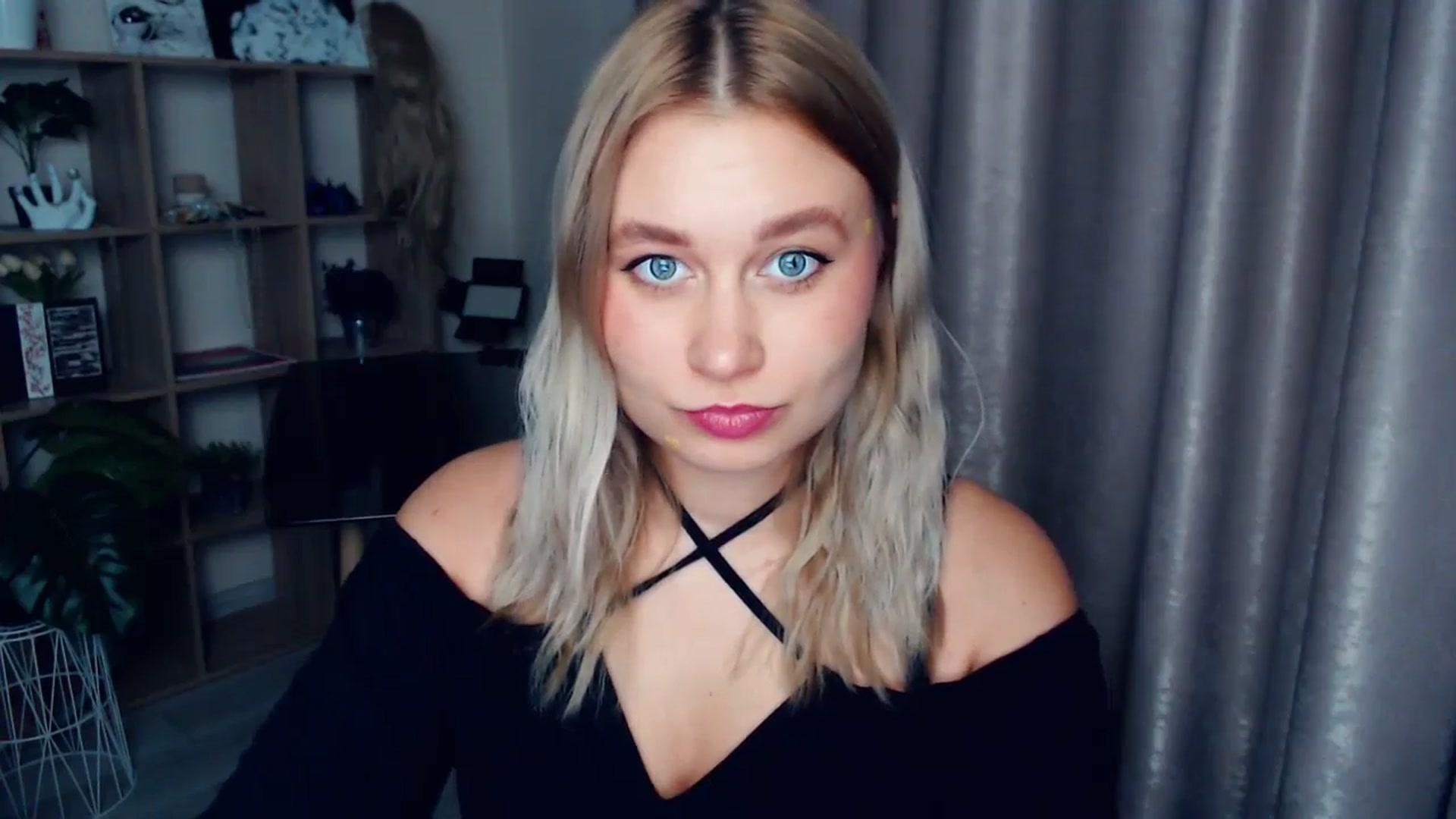 Gallery image thumbnail from Kukla_kolduna's myfreecams stream on, 12/26/2025, 19:01 image 5 of 20