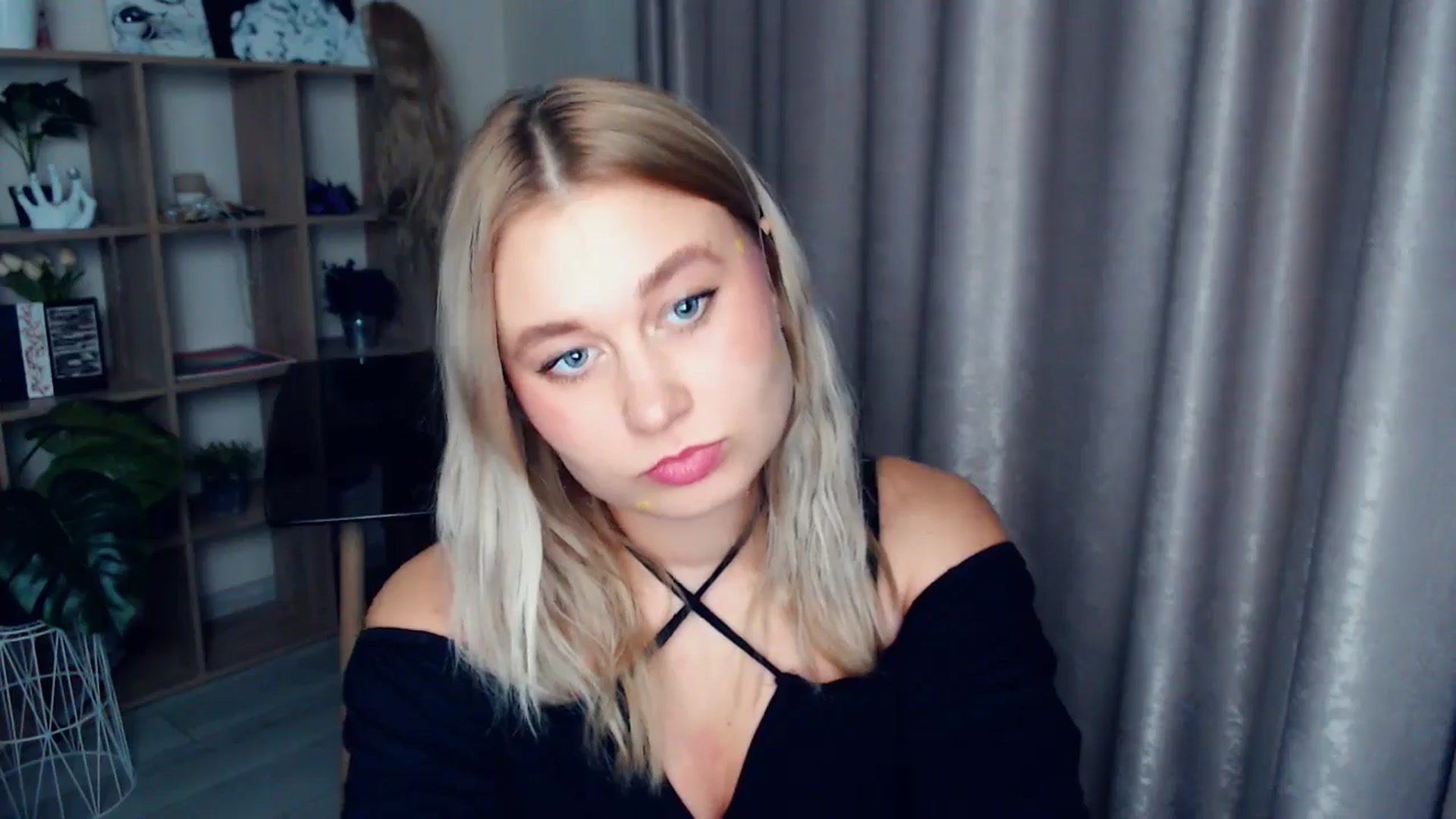 Gallery image thumbnail from Kukla_kolduna's myfreecams stream on, 12/26/2025, 19:01 image 13 of 20