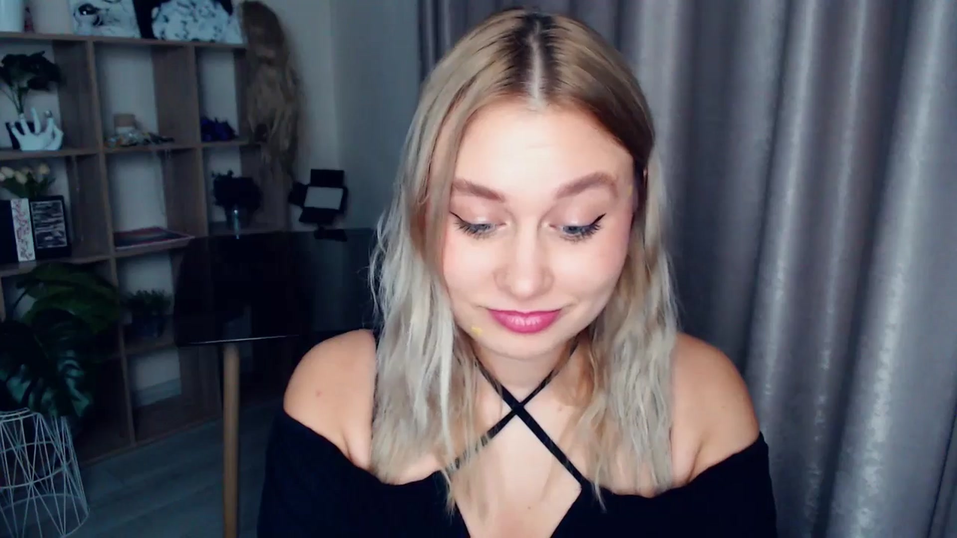 Gallery image thumbnail from Kukla_kolduna's myfreecams stream on, 12/26/2025, 19:01 image 20 of 20
