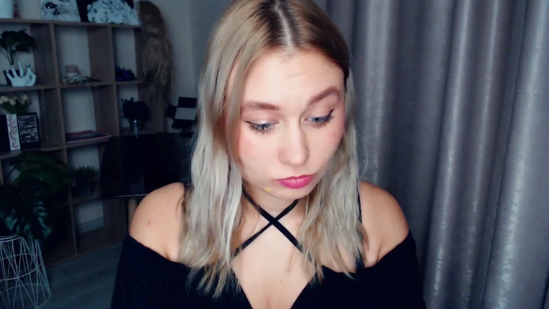 Gallery image thumbnail from Kukla_kolduna's myfreecams stream on, 12/26/2025, 19:01 image 7 of 20