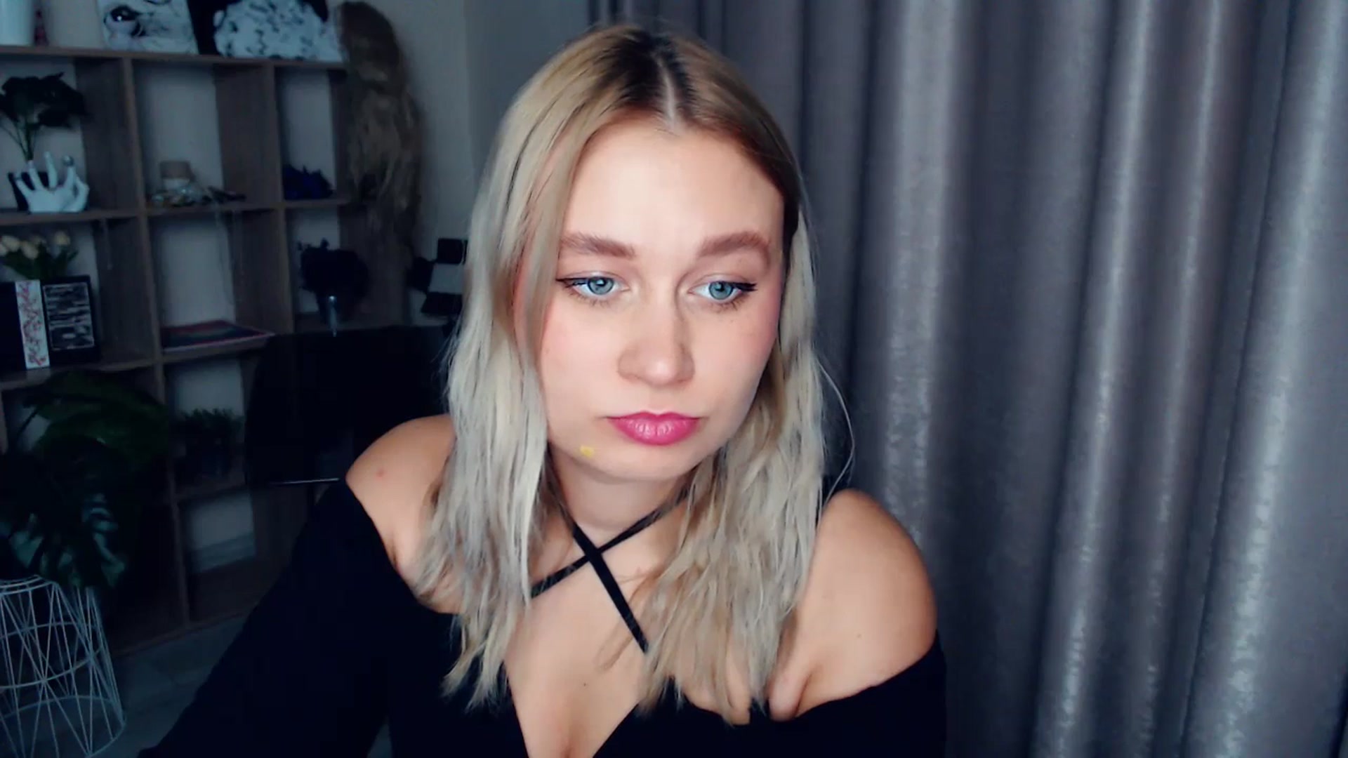 Gallery image thumbnail from Kukla_kolduna's myfreecams stream on, 12/26/2025, 19:01 image 6 of 20