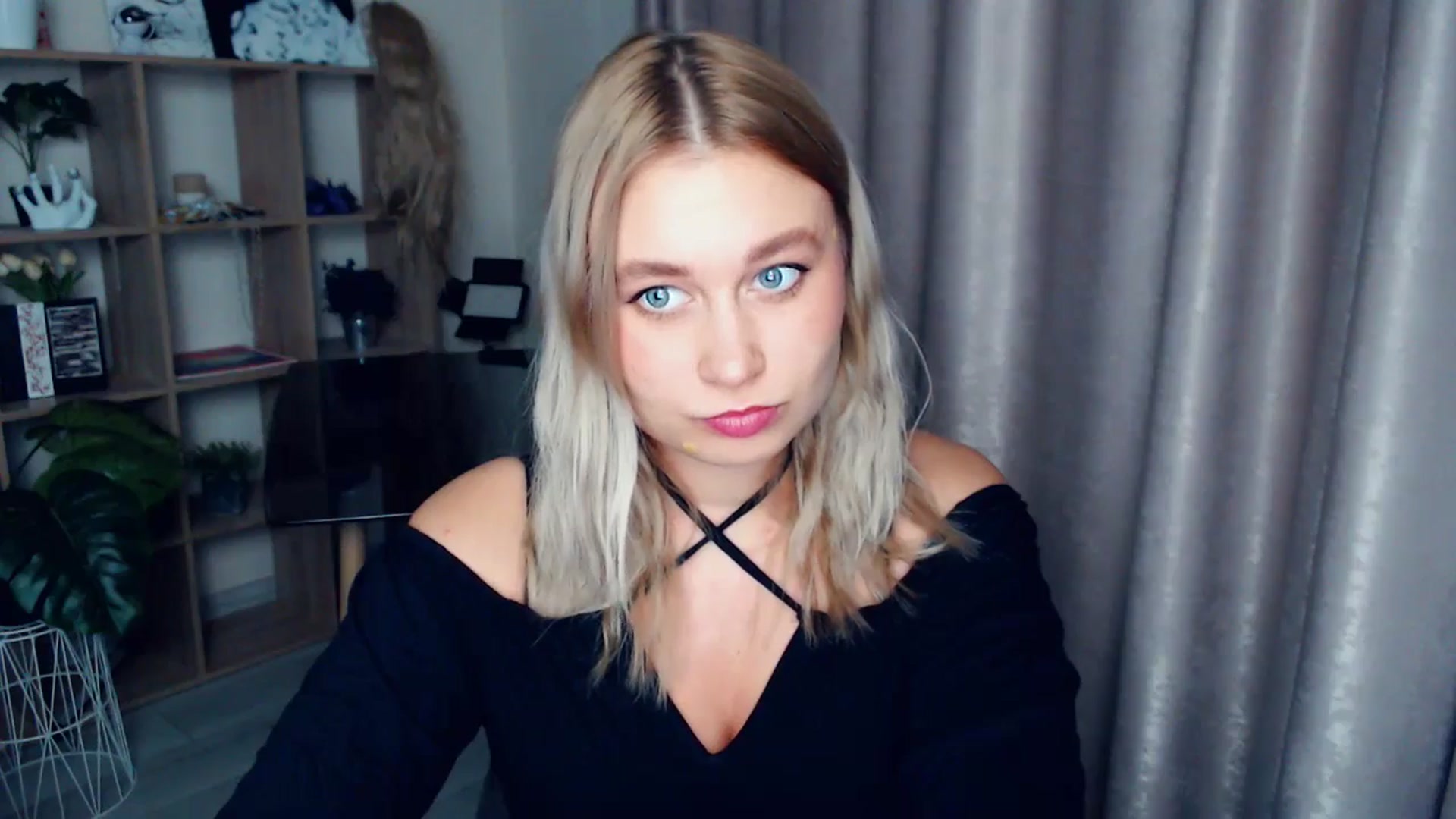 Gallery image thumbnail from Kukla_kolduna's myfreecams stream on, 12/26/2025, 19:01 image 10 of 20