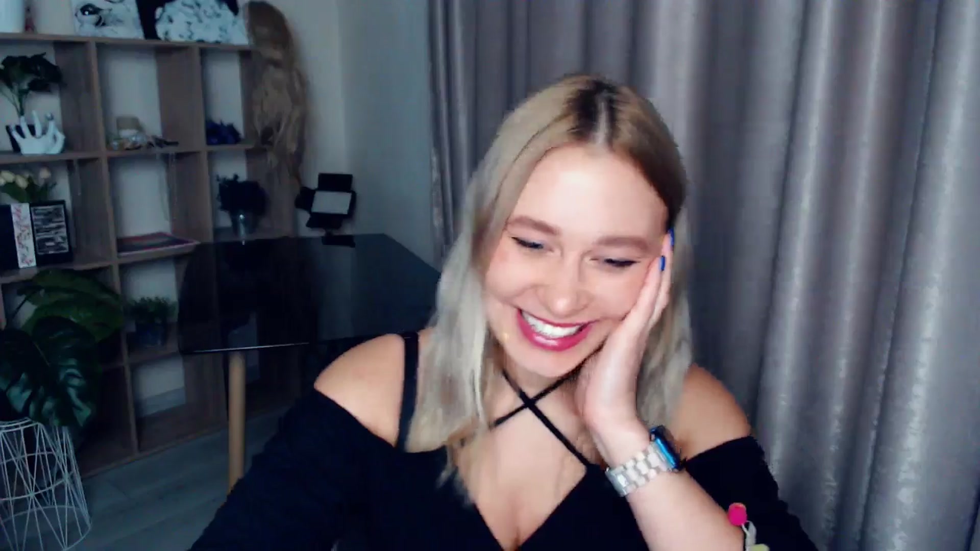Gallery image thumbnail from Kukla_kolduna's myfreecams stream on, 12/26/2025, 19:01 image 18 of 20